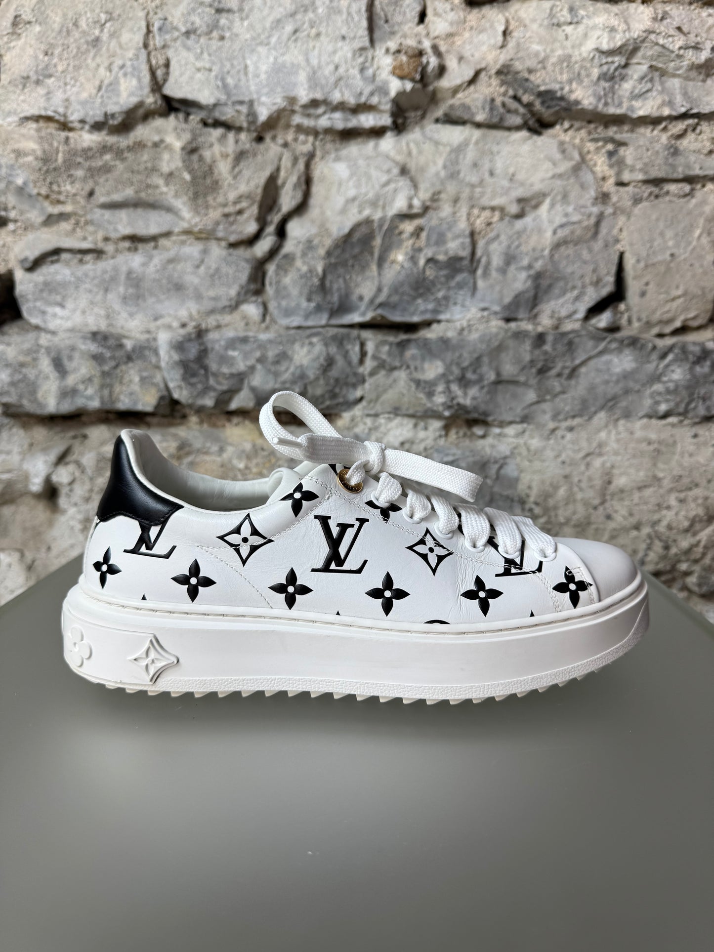 Louis Vuitton Time Out Sneaker Weiß/Schwarz – Größe 38