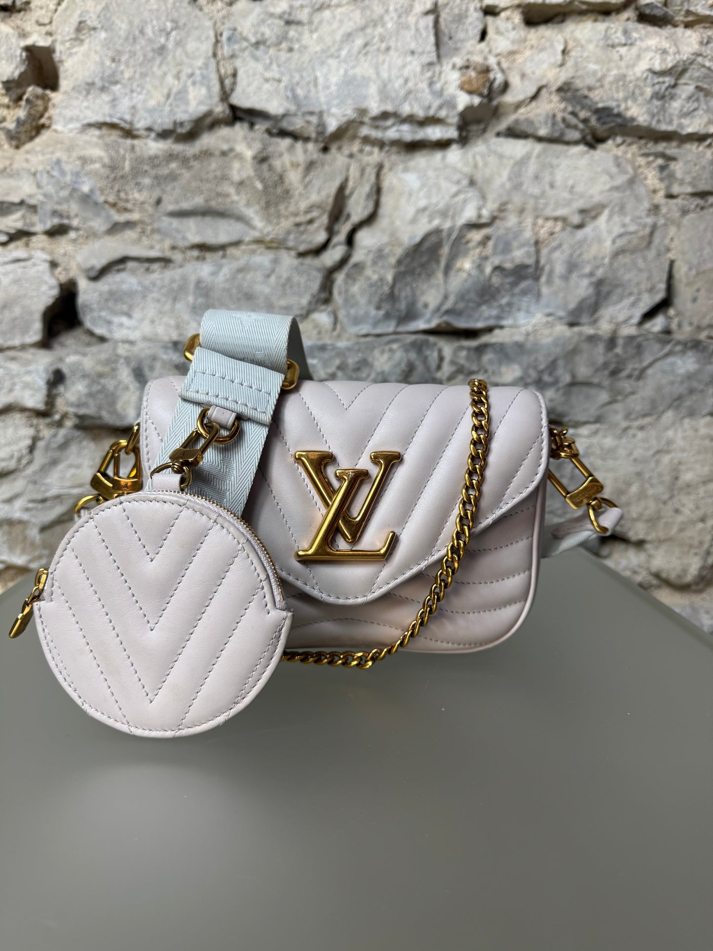 Louis Vuitton New Wave Multi Pochette – Grau
