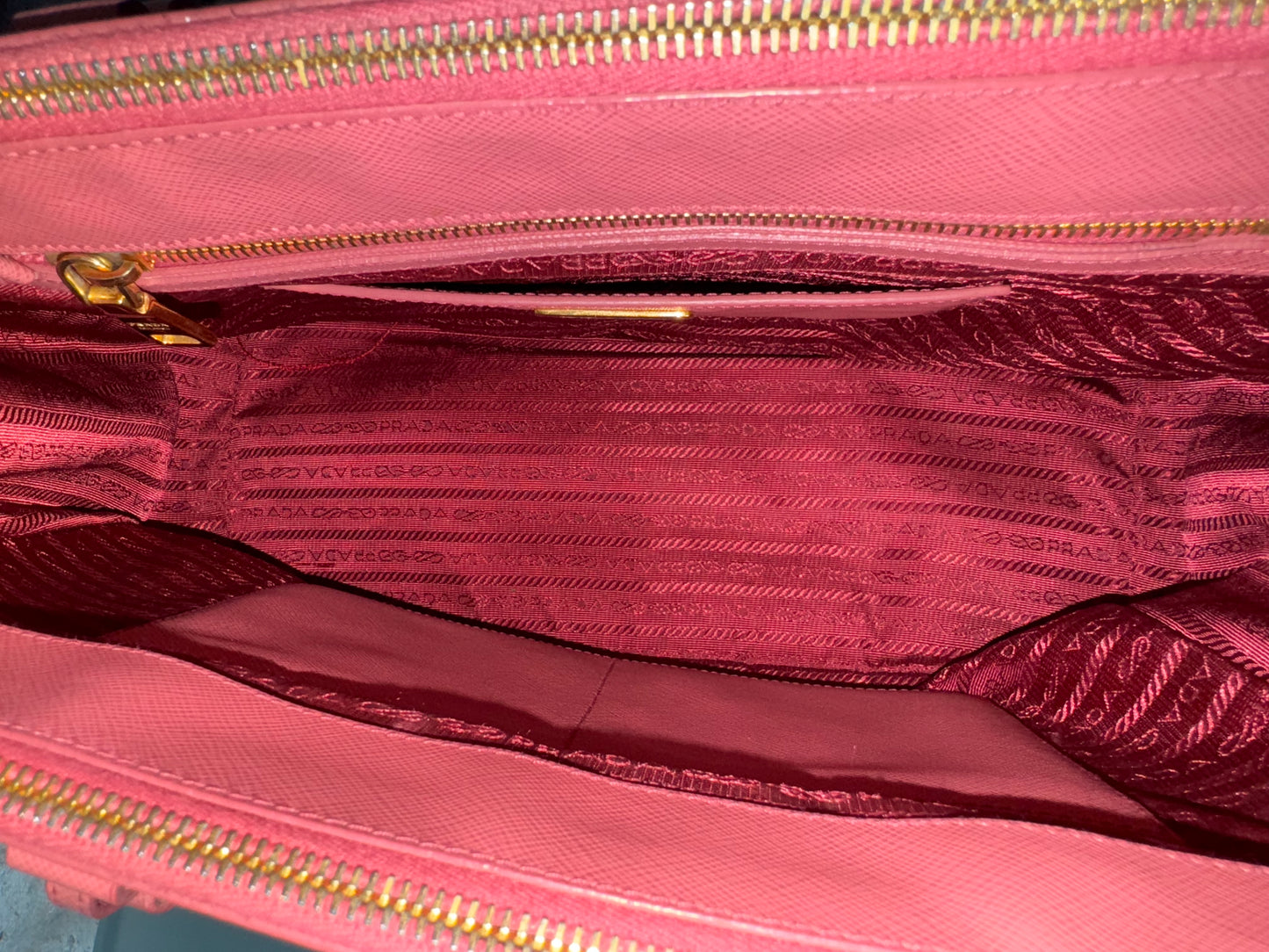 Prada Galleria Saffiano Colorblock Handtasche – Rosa