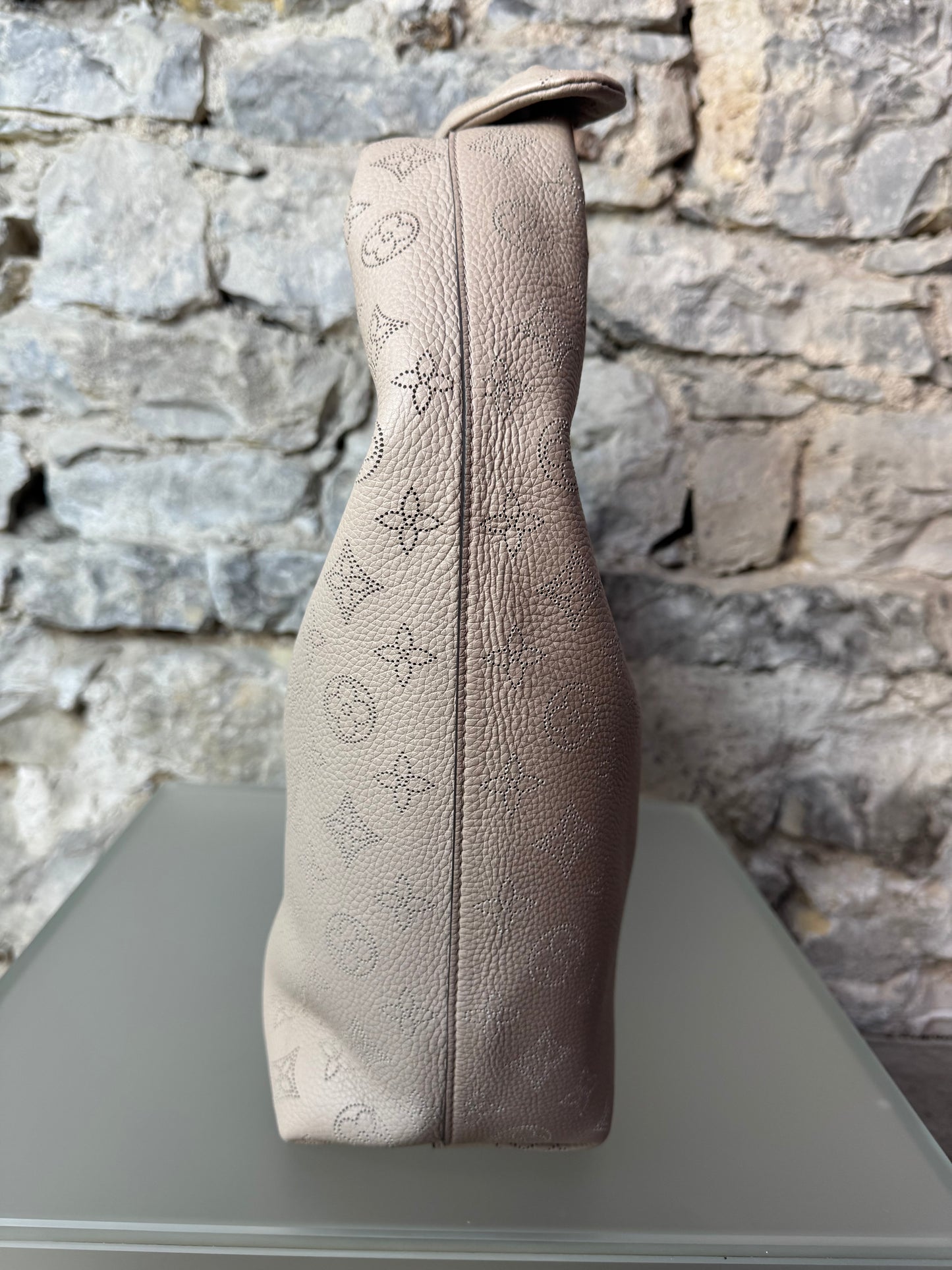 Louis Vuitton Why Knot MM – Galet Mahina Leder