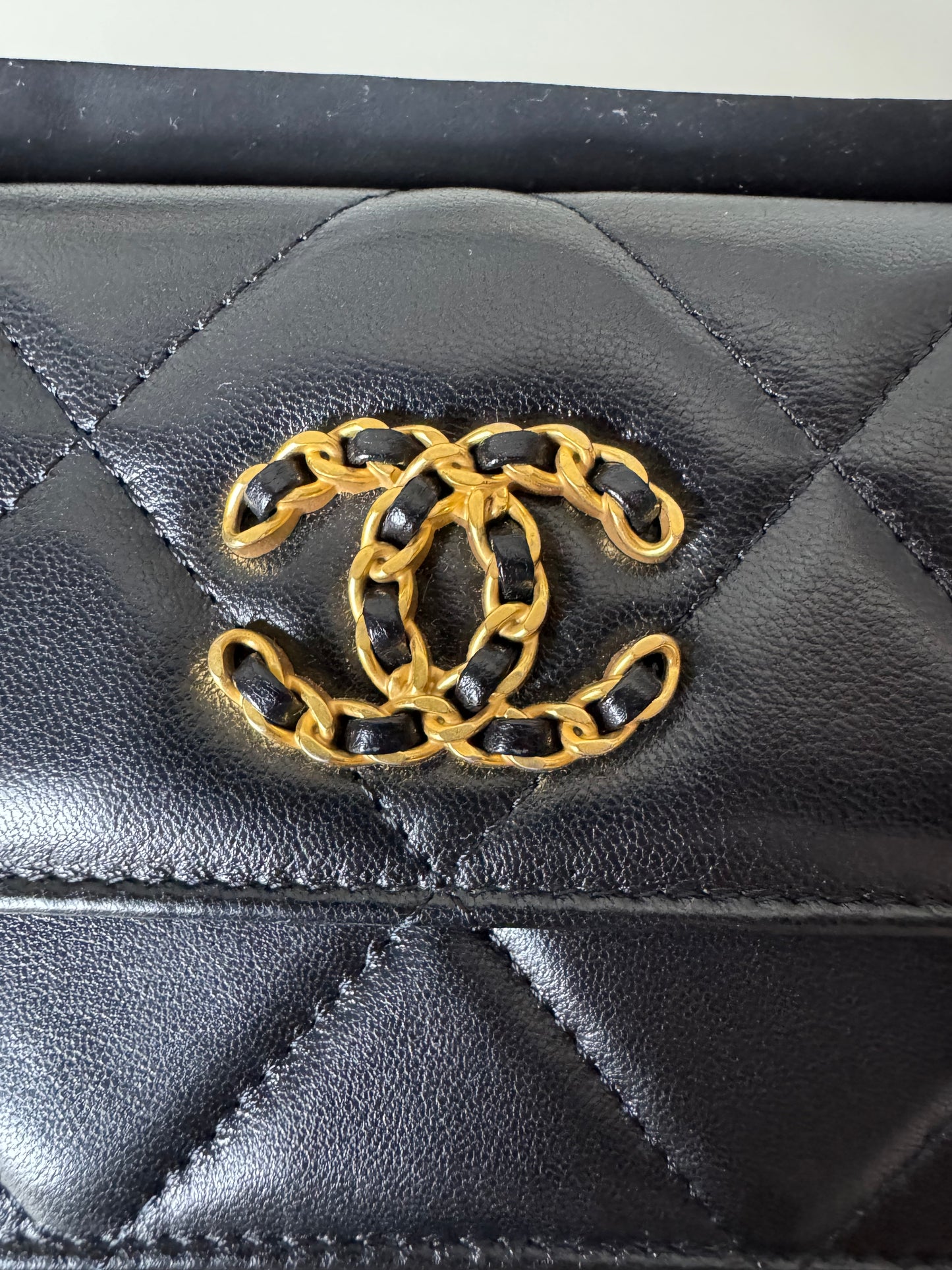 Chanel 19 Wallet on Chain