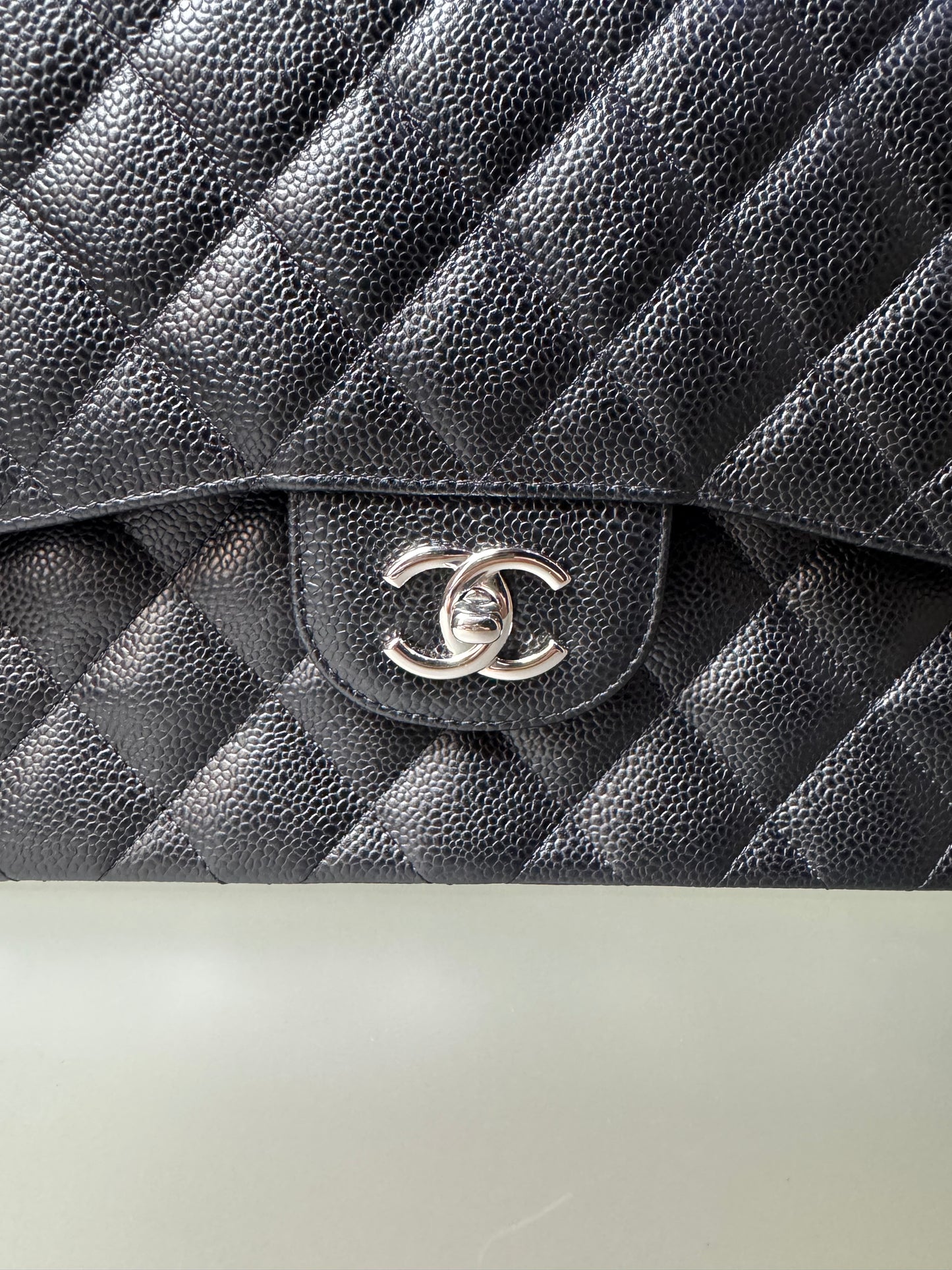 Chanel Jumbo Classic Double Flap Caviar Quilted Schwarz Silber