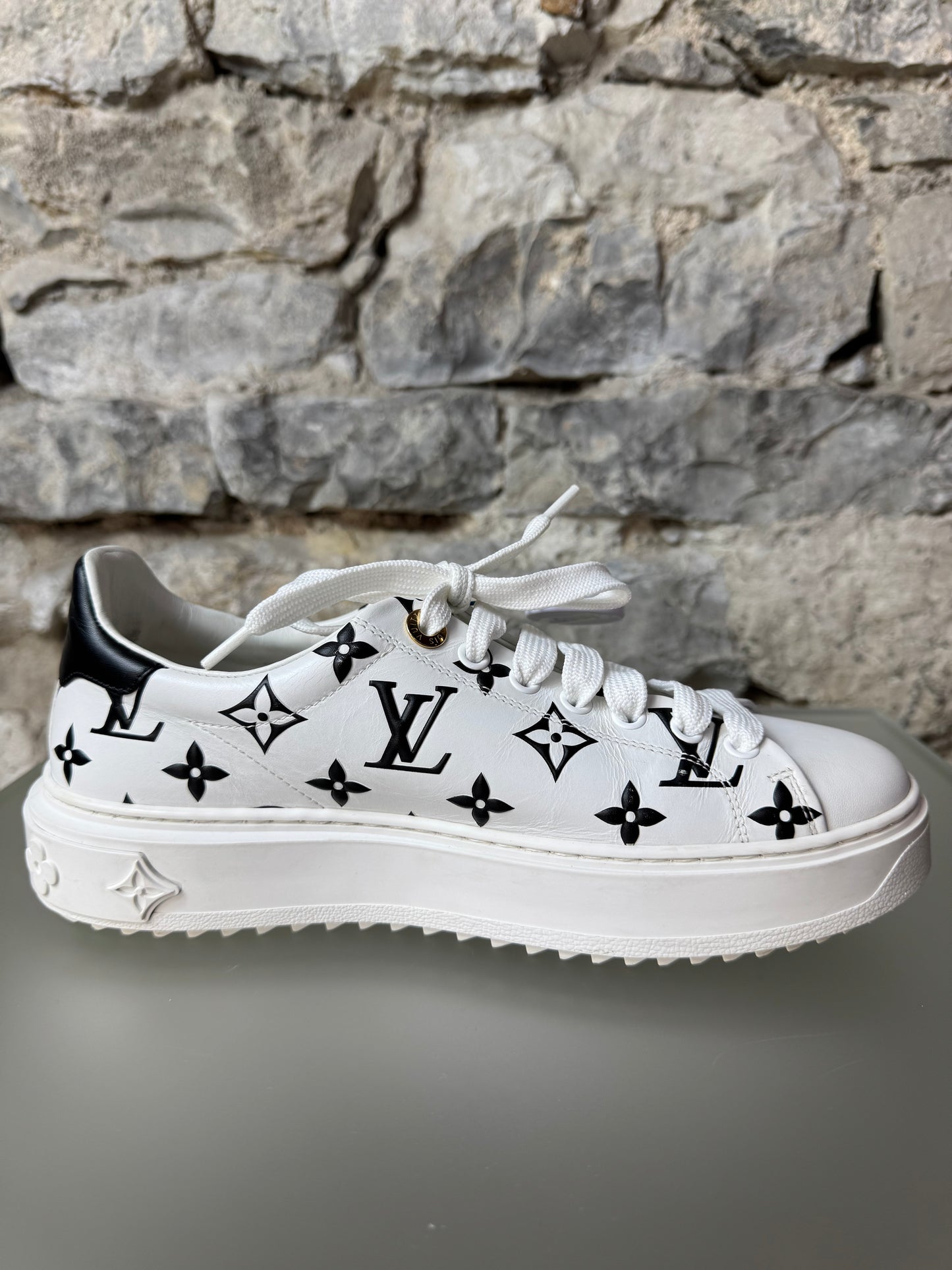 Louis Vuitton Time Out Sneaker Weiß/Schwarz – Größe 38