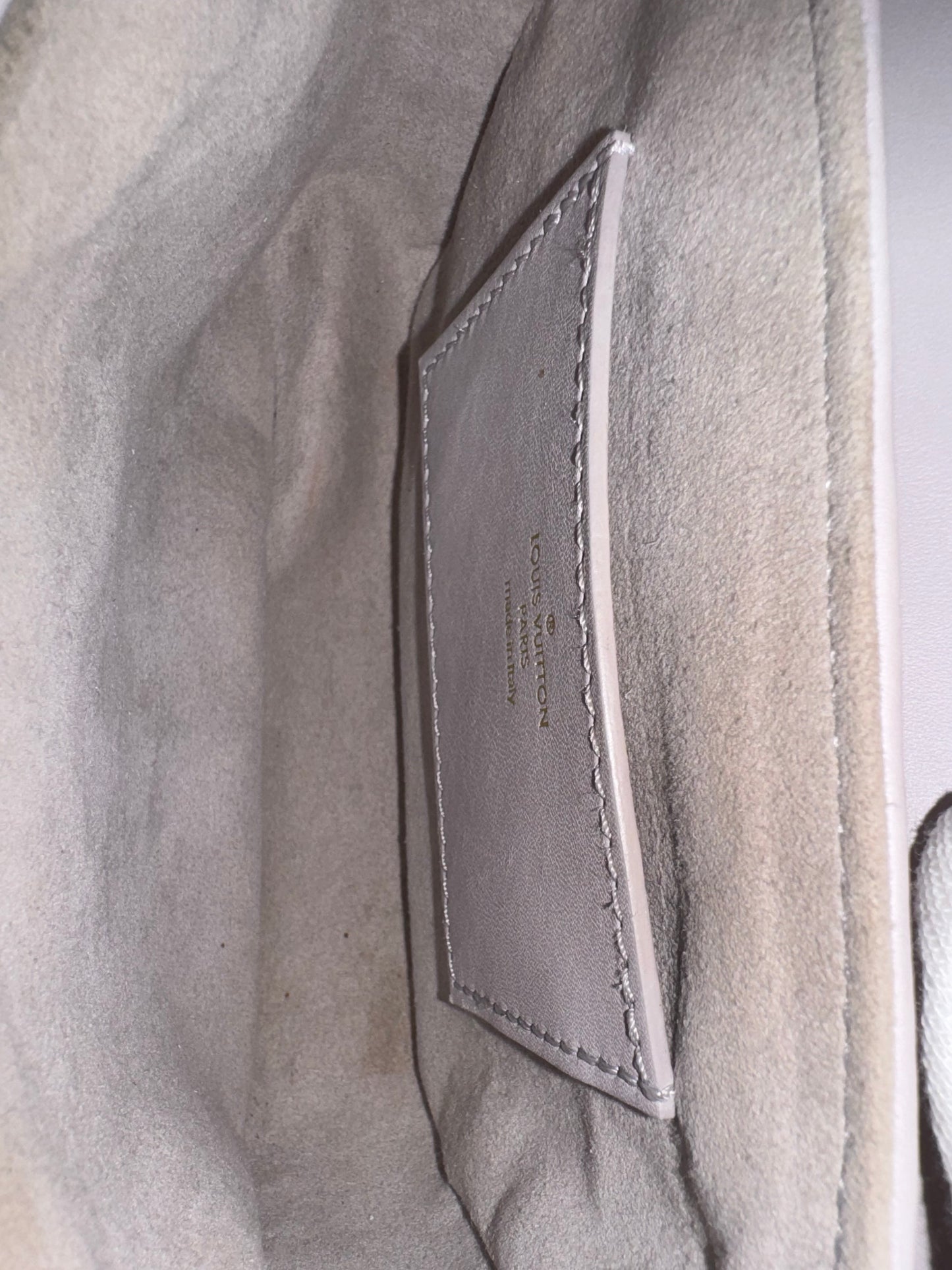 Louis Vuitton New Wave Multi Pochette – Grau