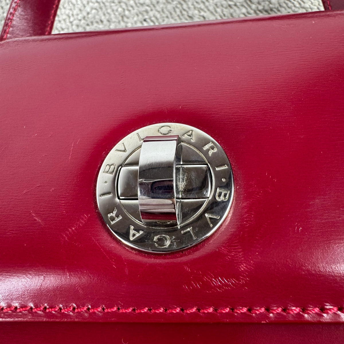 BVLGARI Limited Edition Handtasche – Rotes Leder – Nr. 228/888