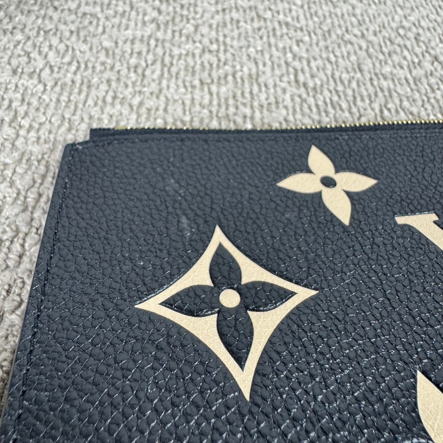 Louis Vuitton Félicie Pochette – Empreinte Leder Schwarz / Beige