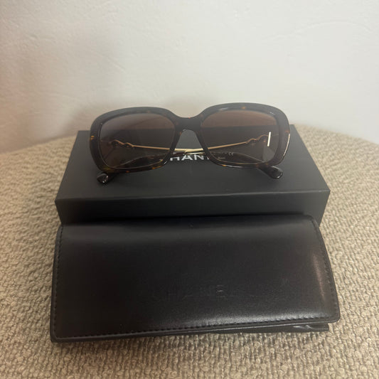 Chanel Sonnenbrille 5427-H – Tortoise mit Perlendetails