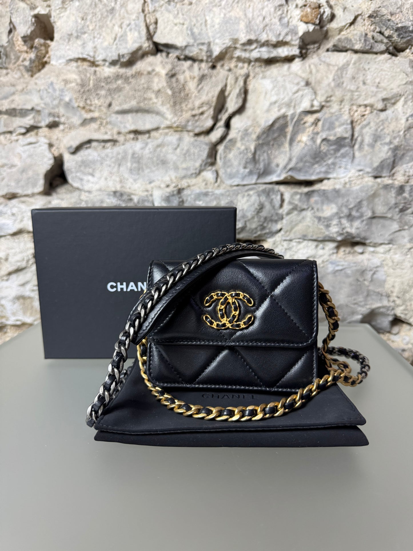 Chanel 19 Wallet on Chain