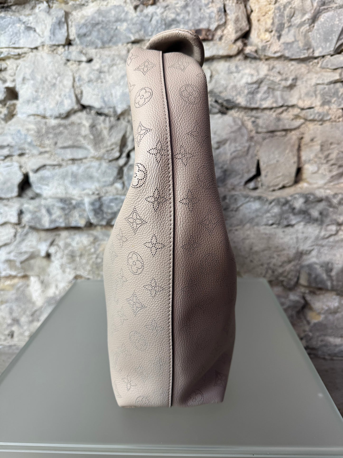Louis Vuitton Why Knot MM – Galet Mahina Leder