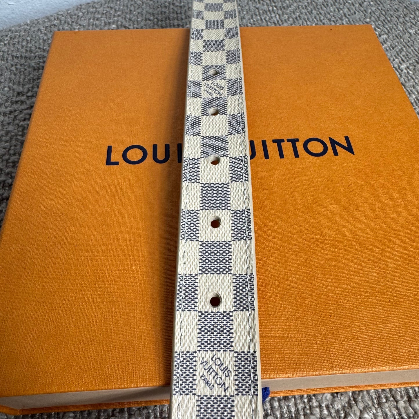 Louis Vuitton Initiales Gürtel Damier Azur 25 mm