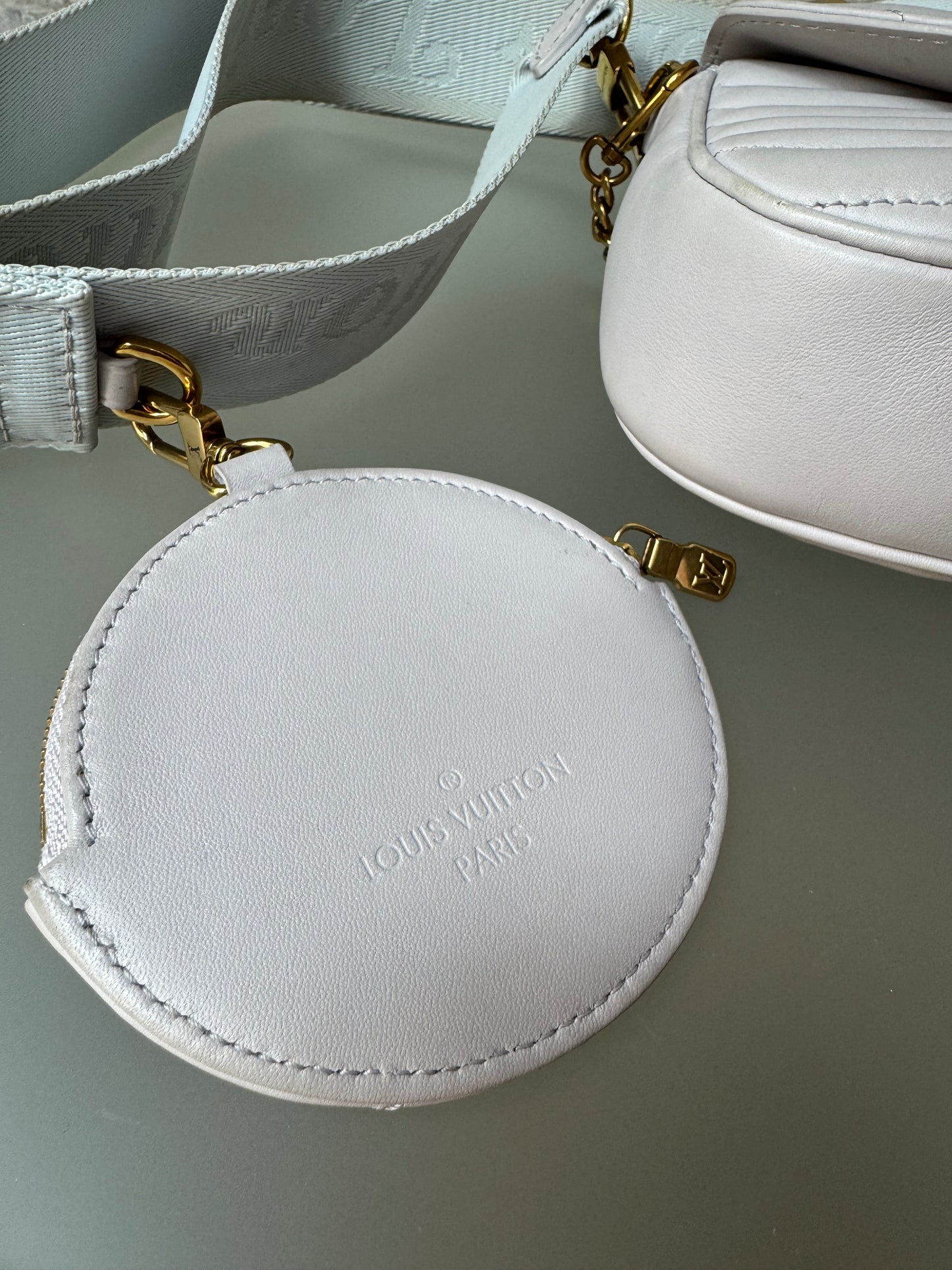 Louis Vuitton New Wave Multi Pochette – Grau