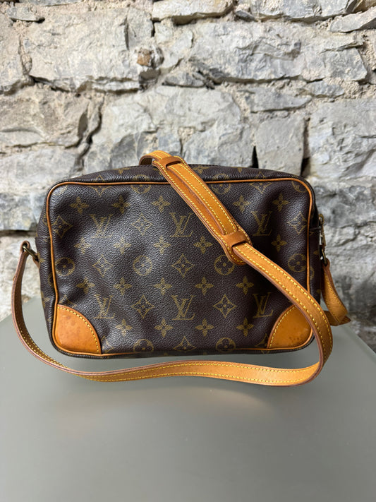 Louis Vuitton Trocadero 24 Monogram Canvas