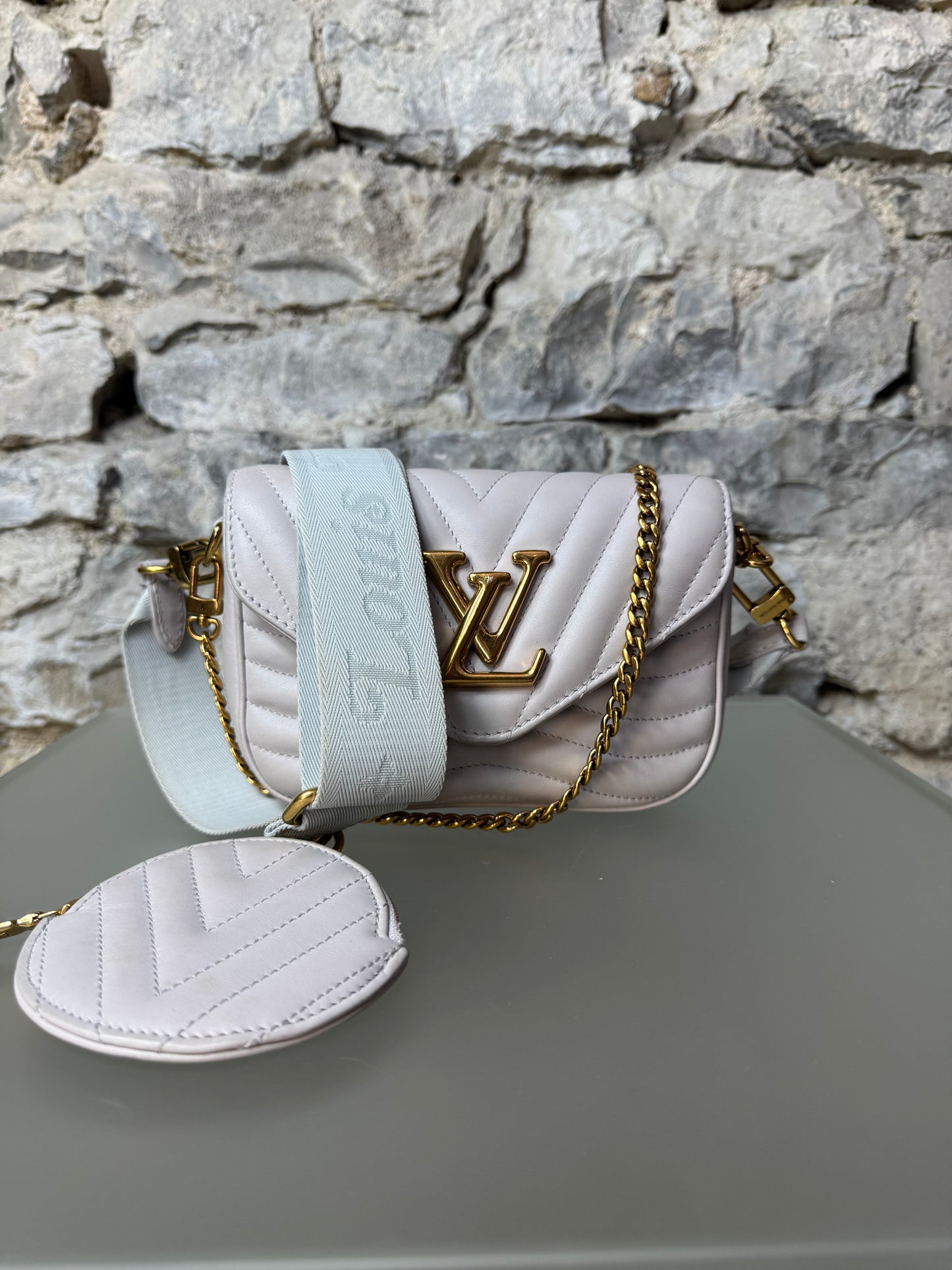 Louis Vuitton New Wave Multi Pochette – Grau