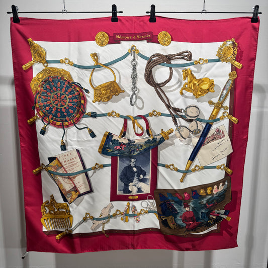 Hermès Seidentuch "Mémoire d'Hermès" – Vintage Carré 90 – Rot/Weiß/Gold
