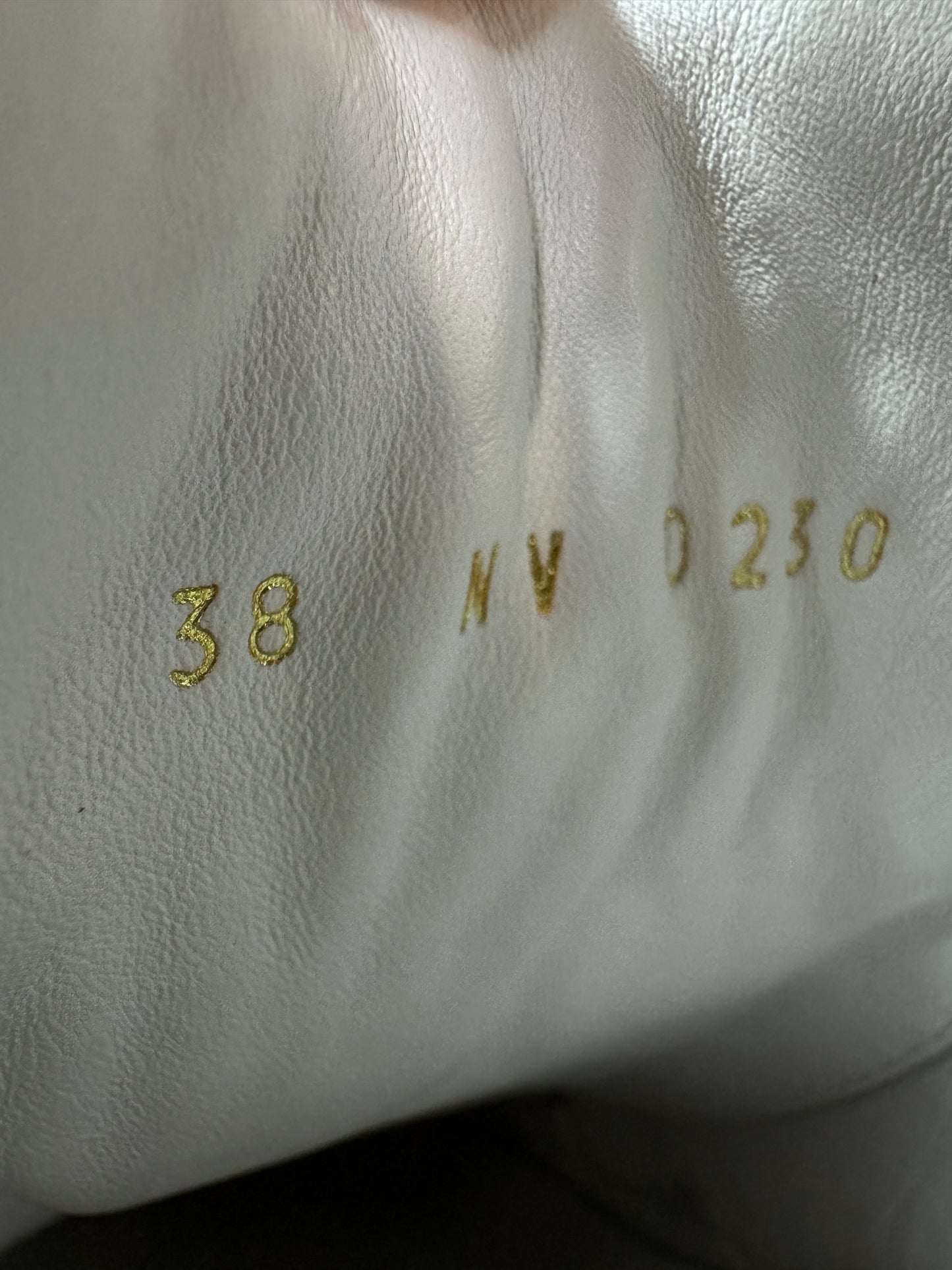 Louis Vuitton Time Out Sneaker Weiß/Schwarz – Größe 38