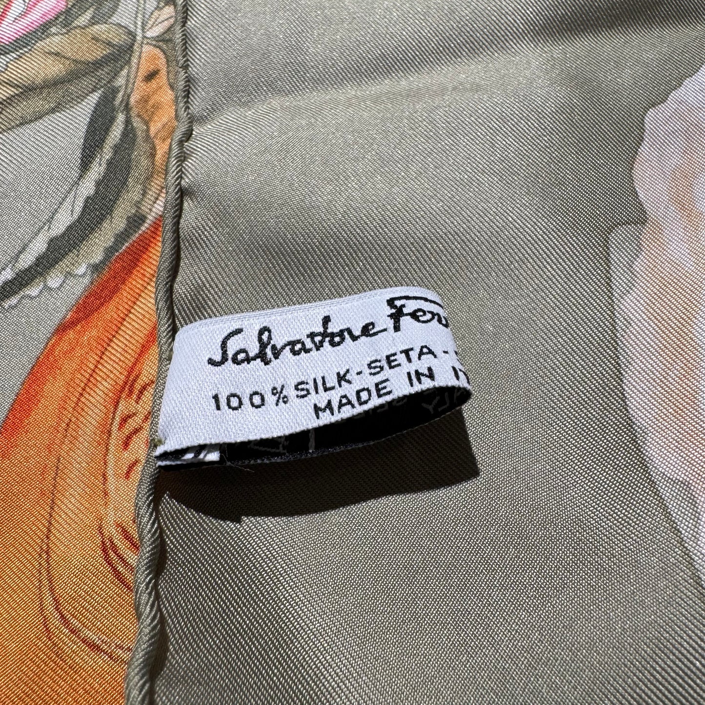 Salvatore Ferragamo Silk Carré „Botanical Pumpkin & Roses