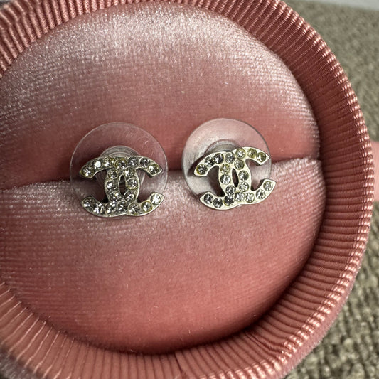 Chanel CC Logo Ohrstecker mit Kristallbesatz
