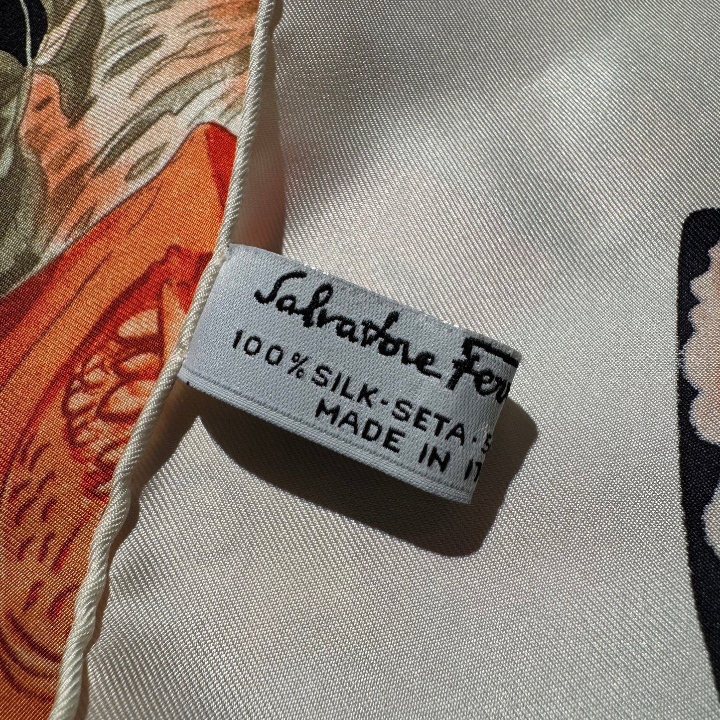 Salvatore Ferragamo Vintage "Harvest Pumpkin & Floral" Seidentuch