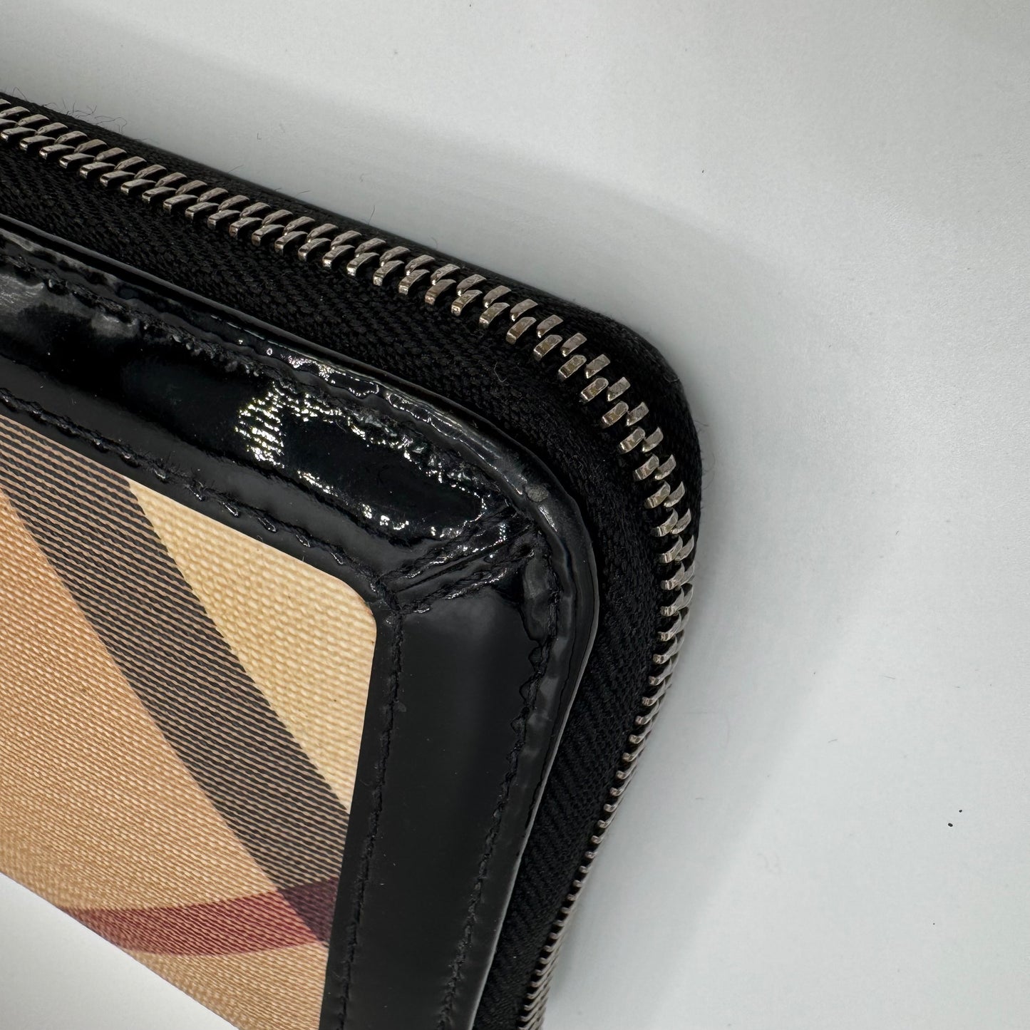 Burberry Zip-Around Wallet Haymarket / House Check Canvas