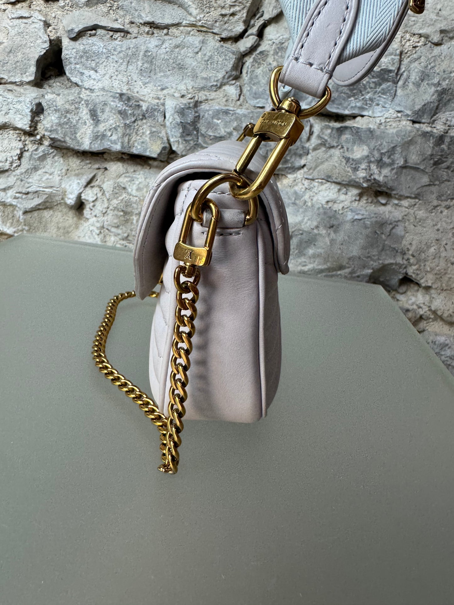 Louis Vuitton New Wave Multi Pochette – Grau