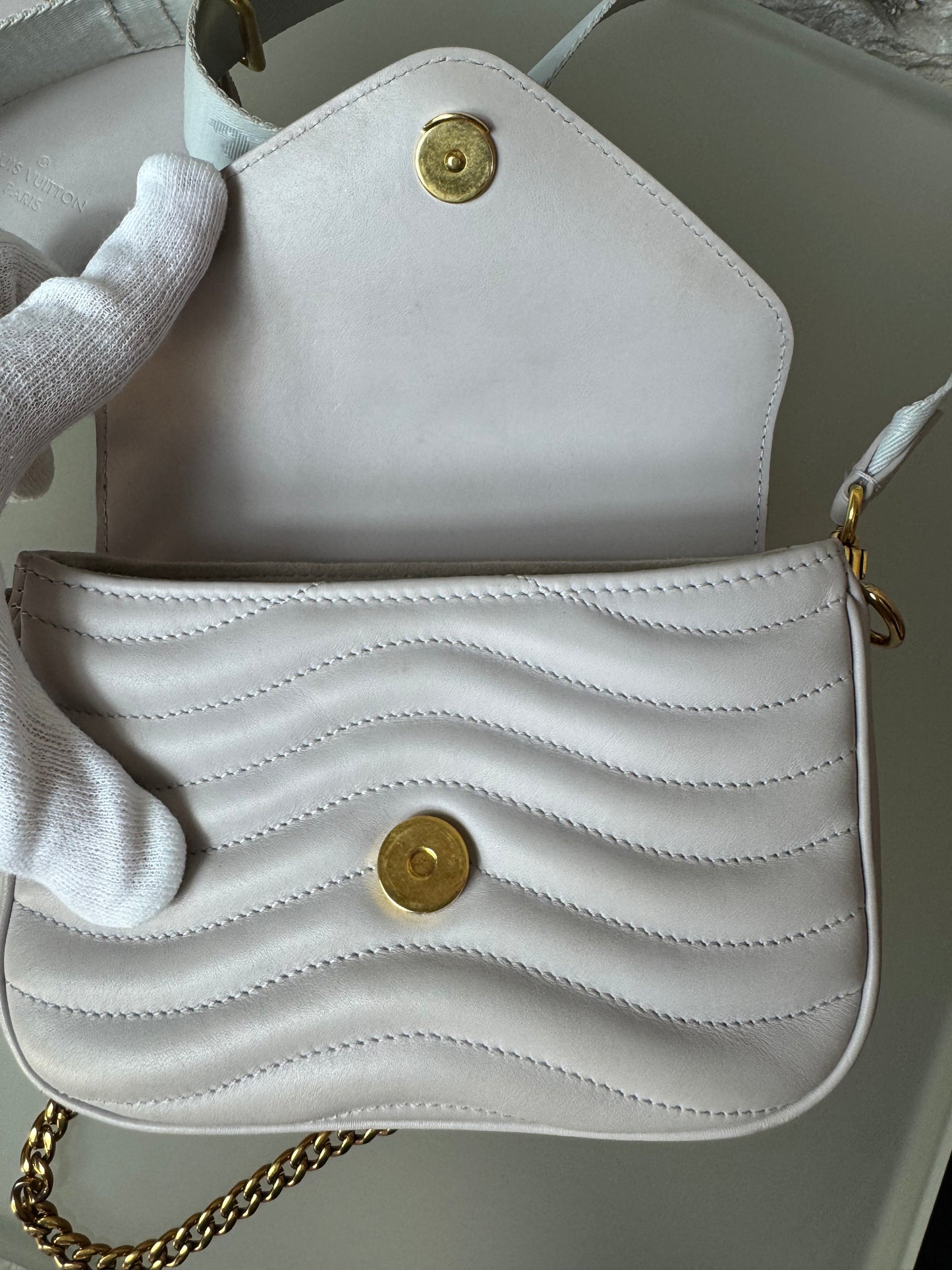 Louis Vuitton New Wave Multi Pochette – Grau