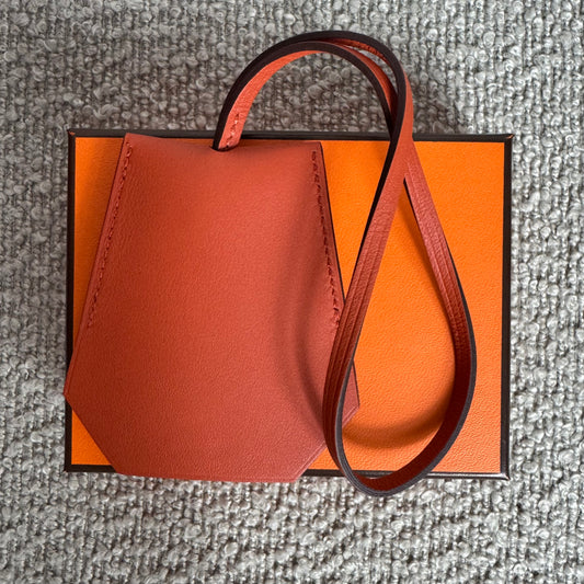 Hermès 2024 Year Gift Crochet Key Ring Bag Charm Braun