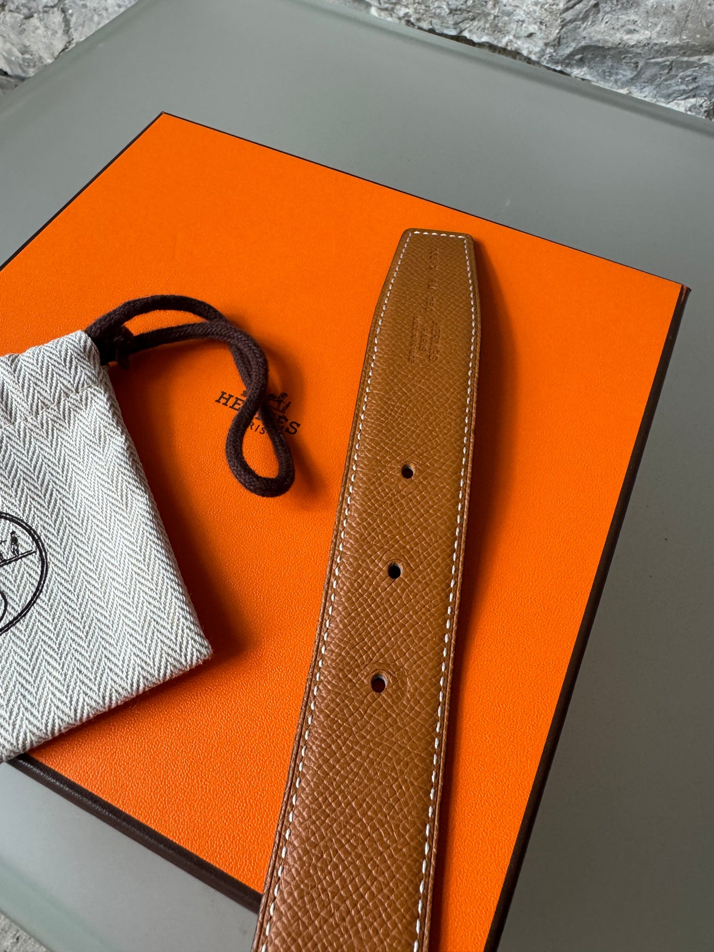 Hermès Wendegürtel – Schwarz/Braun mit goldfarbener H-Schnalle