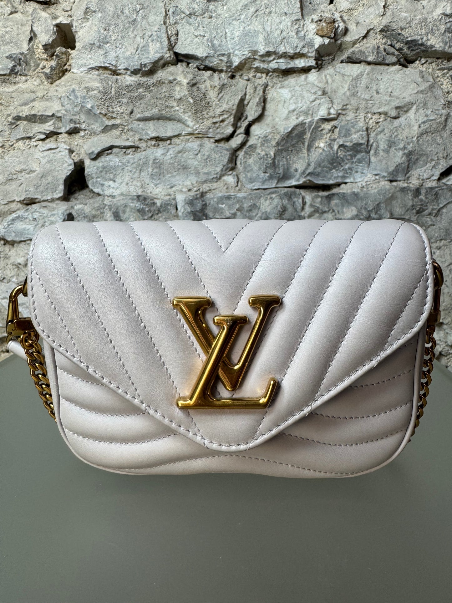 Louis Vuitton New Wave Multi Pochette – Grau