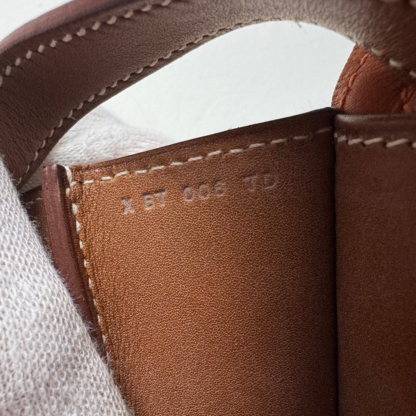 Hermès Halzan 31 Gold Leder