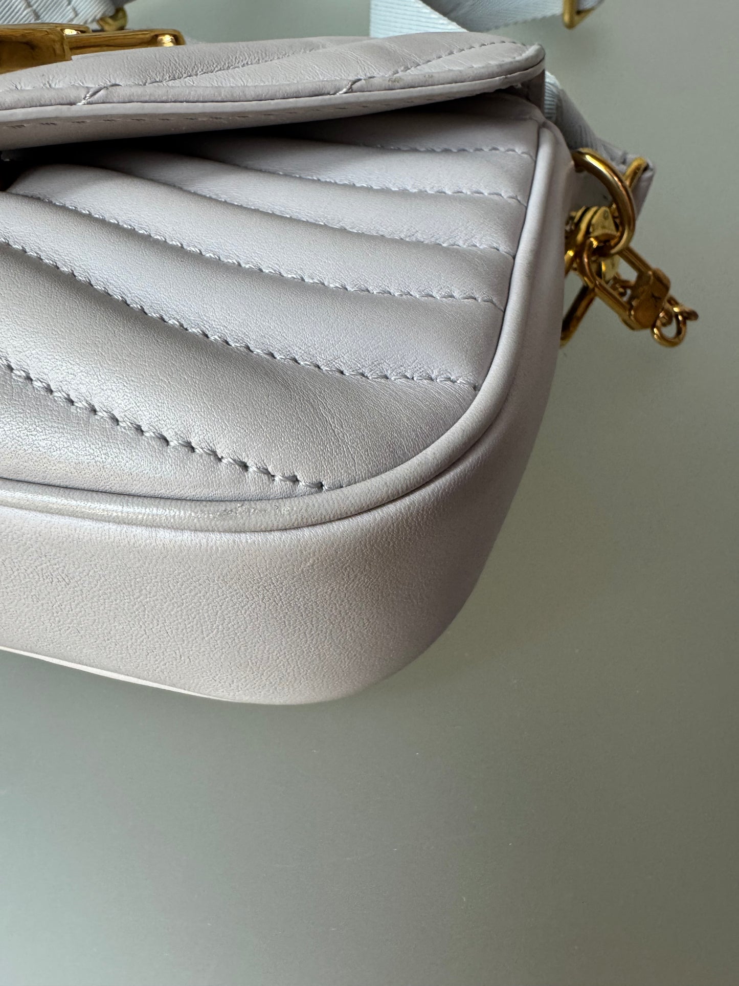 Louis Vuitton New Wave Multi Pochette – Grau