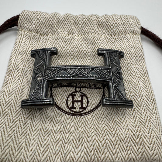 Hermès Hand-Engraved Touareg H Schnalle – Sterling Silber