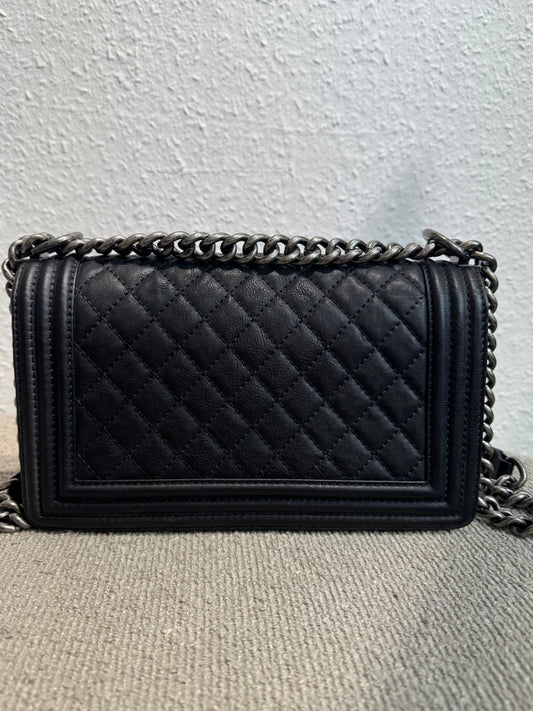 Chanel Boy Bag – Schwarz mit silberfarbener Hardware