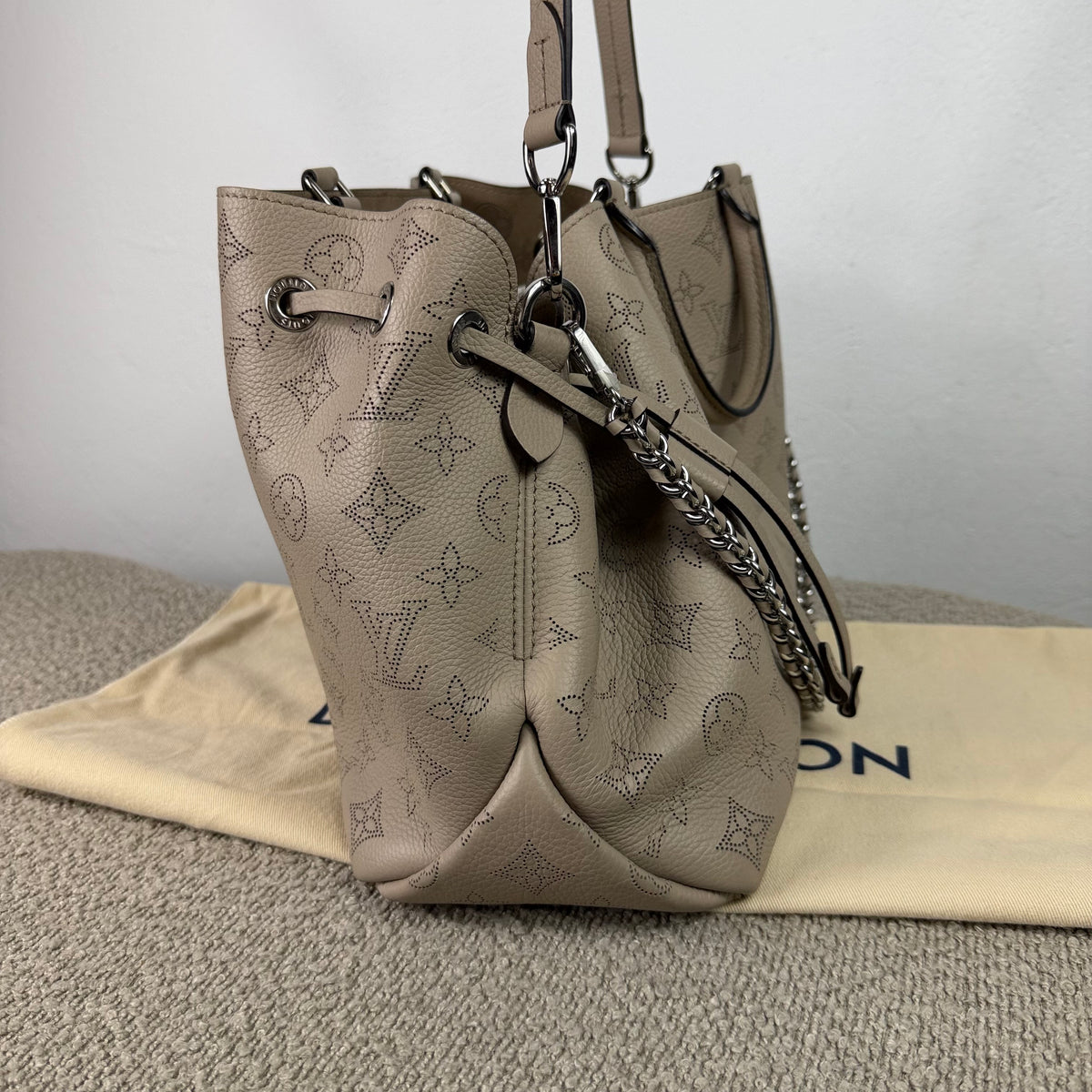 Louis Vuitton Bella Tote – Mahina Leder Galet