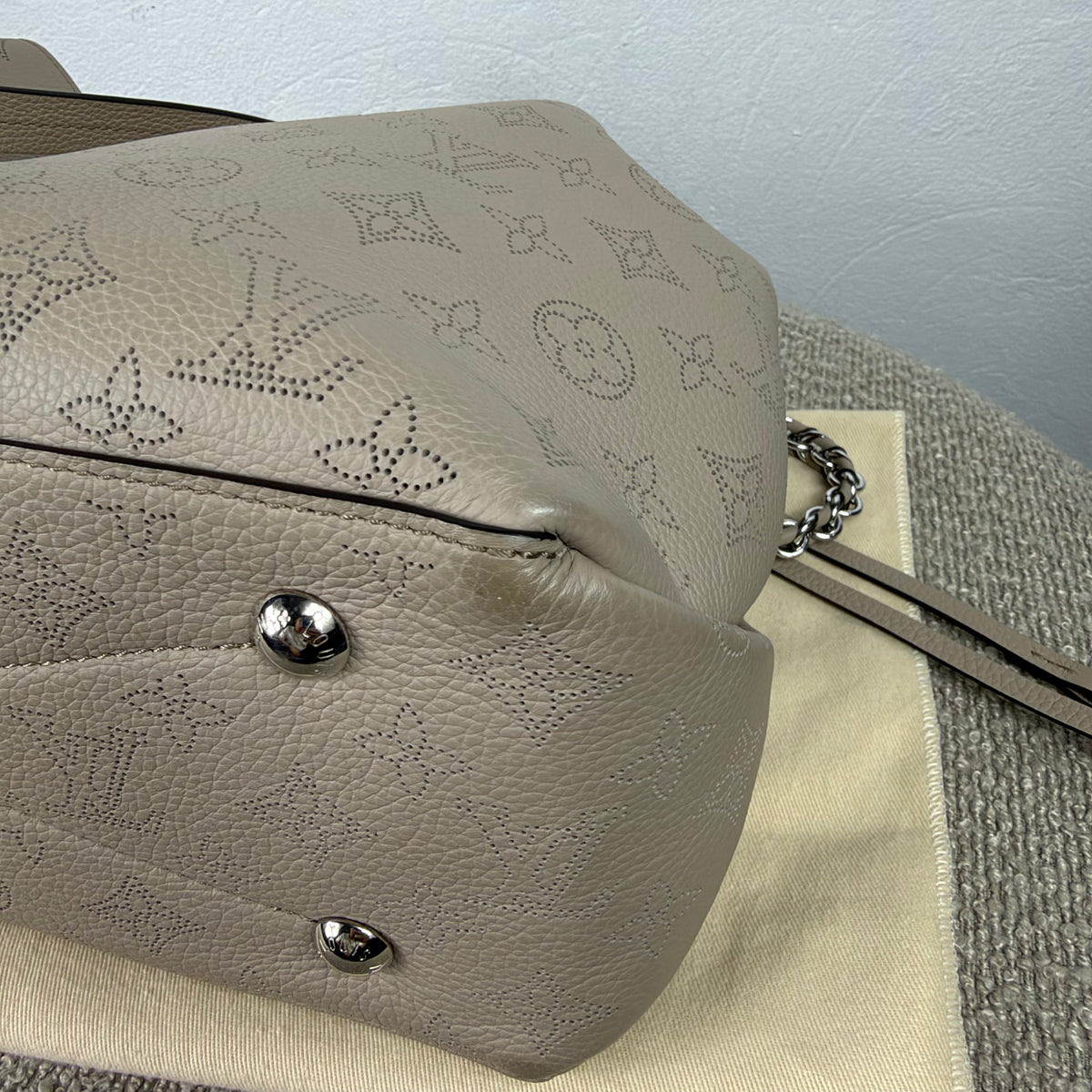 Louis Vuitton Bella Tote – Mahina Leder Galet