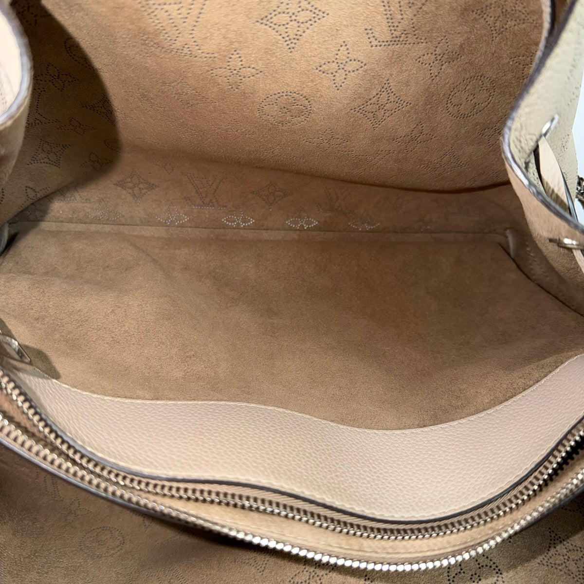 Louis Vuitton Bella Tote – Mahina Leder Galet