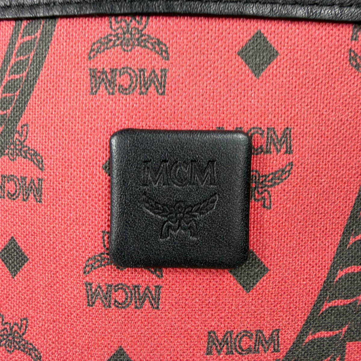 MCM Anya Visetos Wendeshopper – Rot / Schwarz