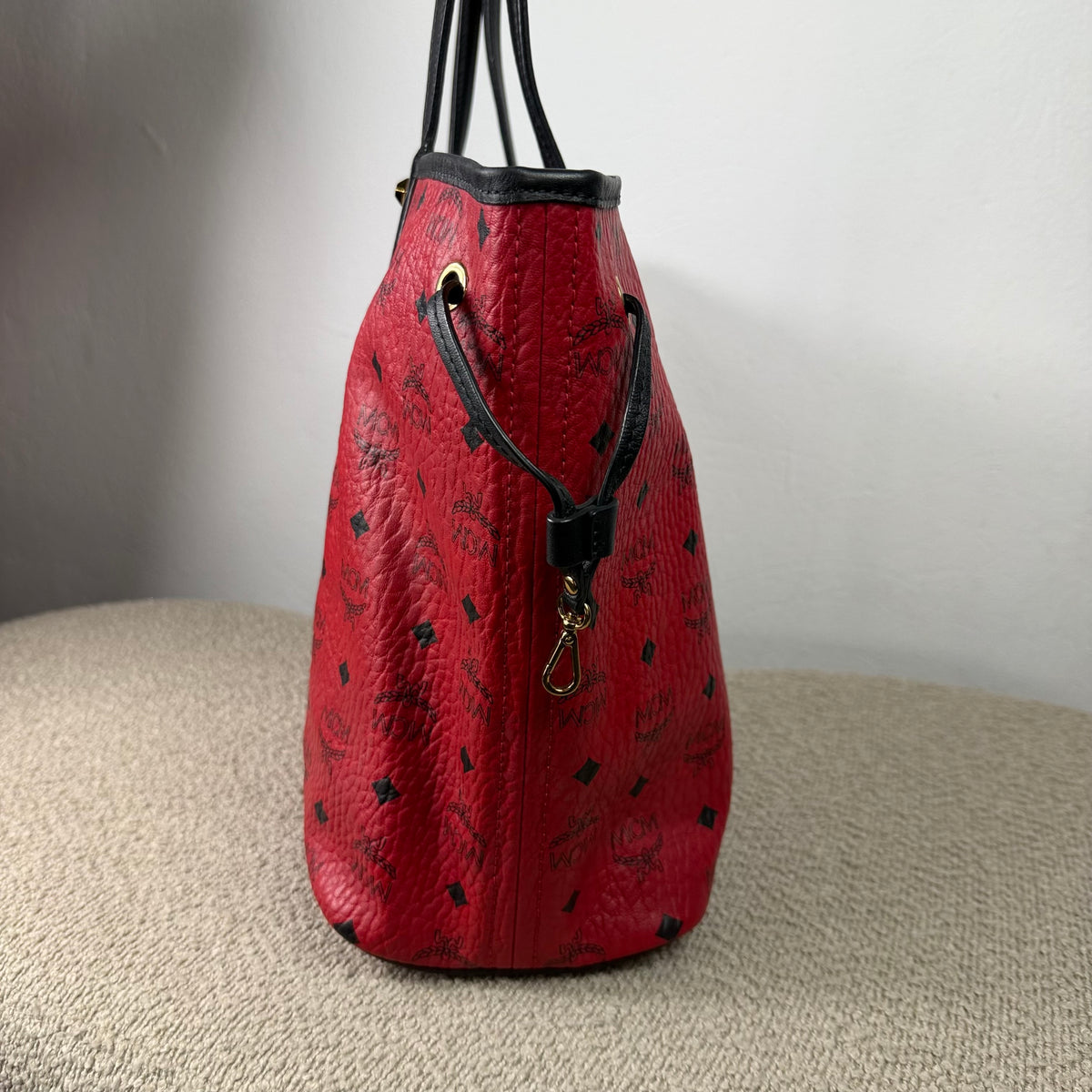 MCM Anya Visetos Wendeshopper – Rot / Schwarz