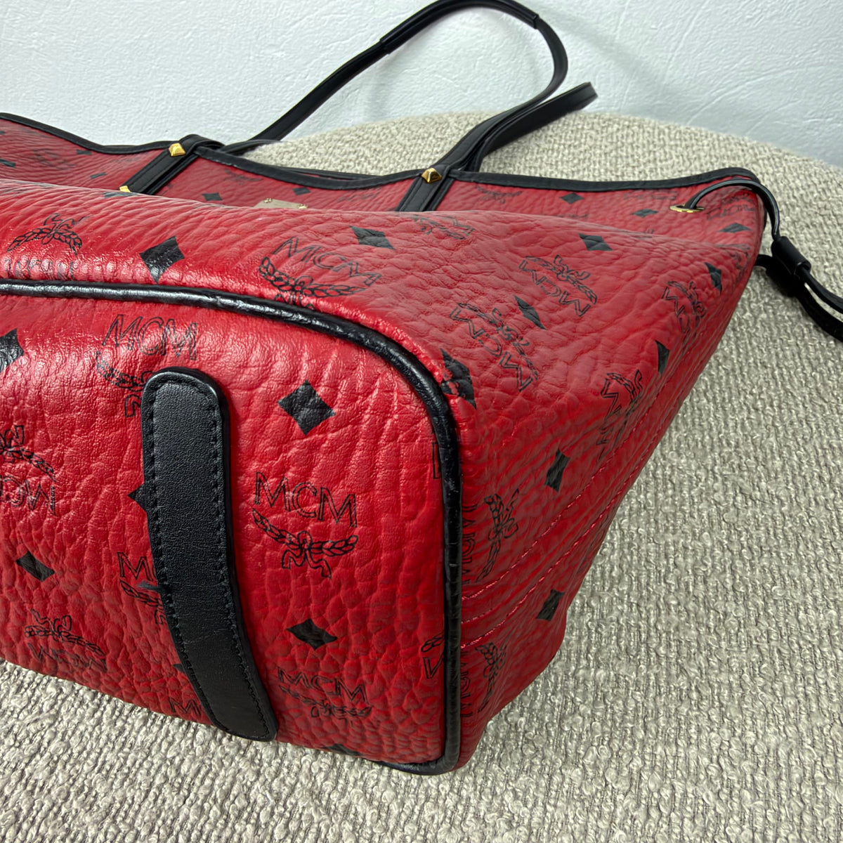 MCM Anya Visetos Wendeshopper – Rot / Schwarz