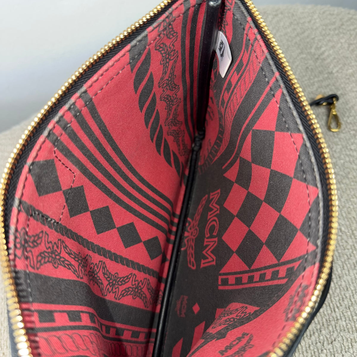 MCM Anya Visetos Wendeshopper – Rot / Schwarz