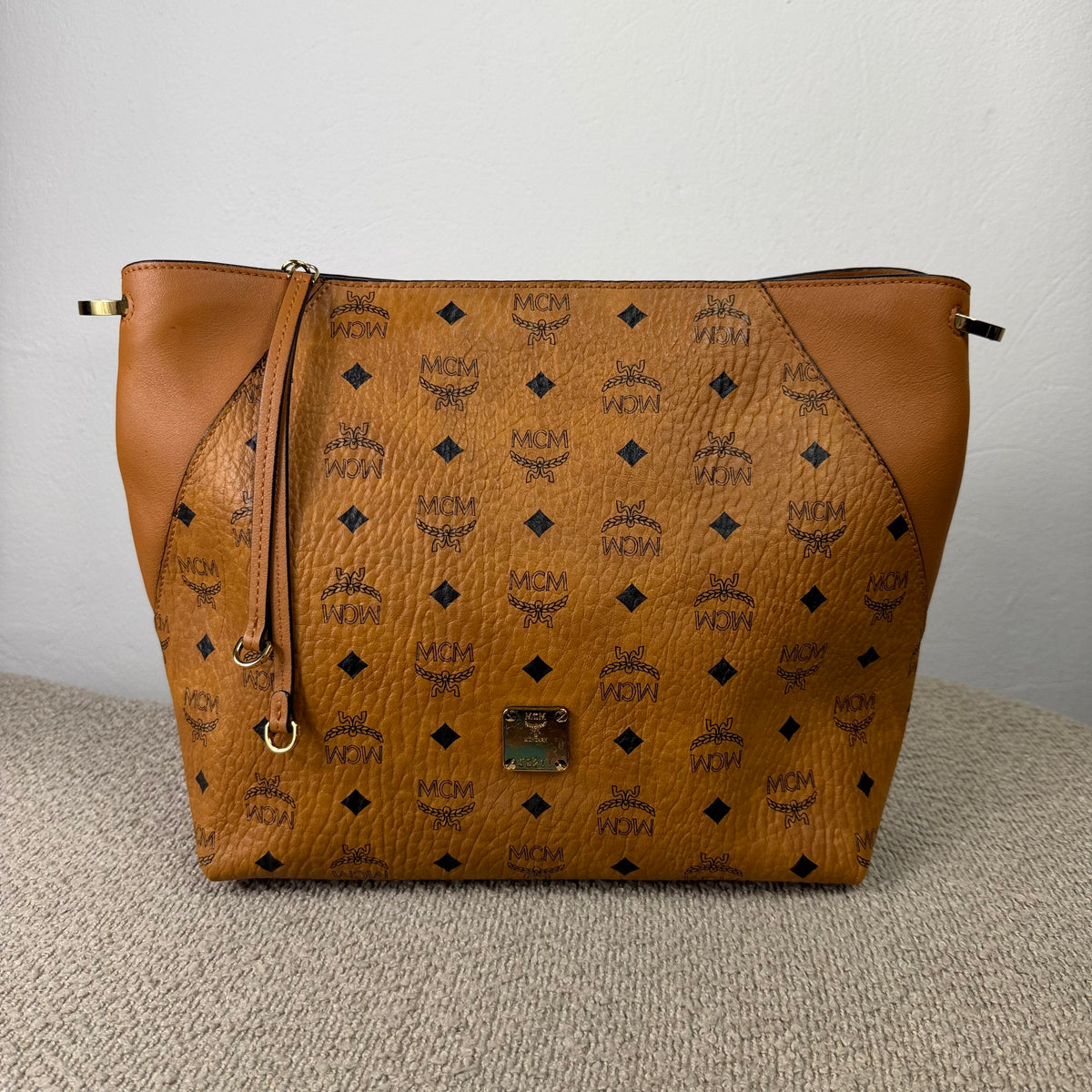 MCM Klara Hobo Bag Small – Visetos Cognac