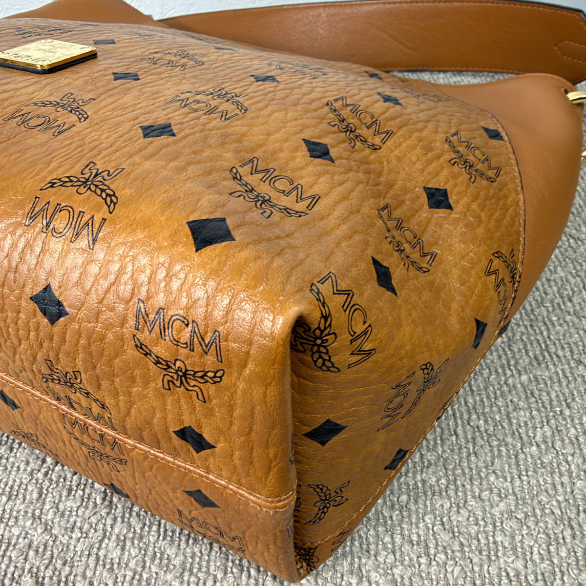 MCM Klara Hobo Bag Small – Visetos Cognac