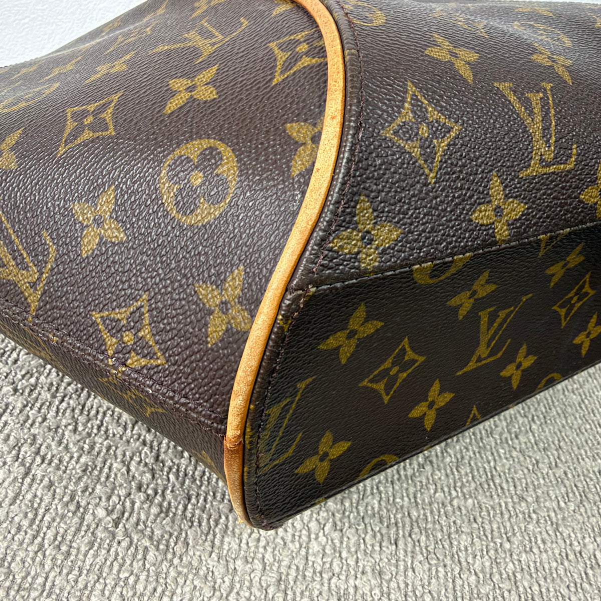 Louis Vuitton Ellipse MM – Monogram Canvas