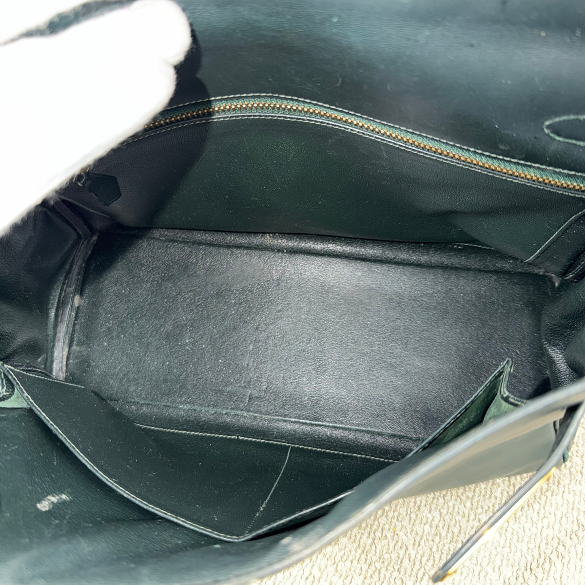 Hermès Kelly 32 Retourné – Vert Foncé Box Calf Leder mit Gold Hardware