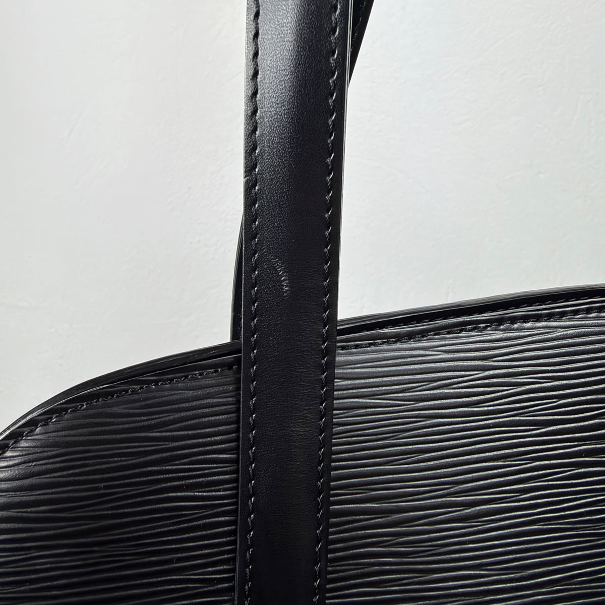 Louis Vuitton Lussac – Epi Leder Schwarz