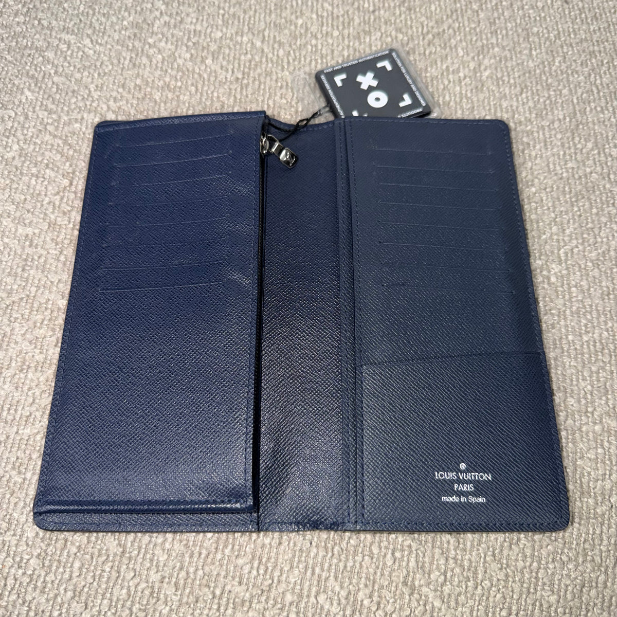 Louis Vuitton Brazza Geldbörse – Epi Leder Dunkelblau