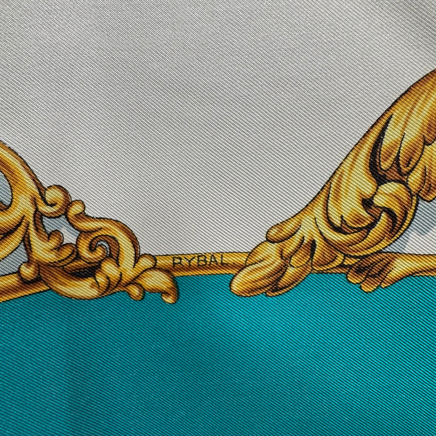 Hermès Carré 90 Seidenschal "Carrosses d'Or" – Türkis/Gold/Weiß – Vintage