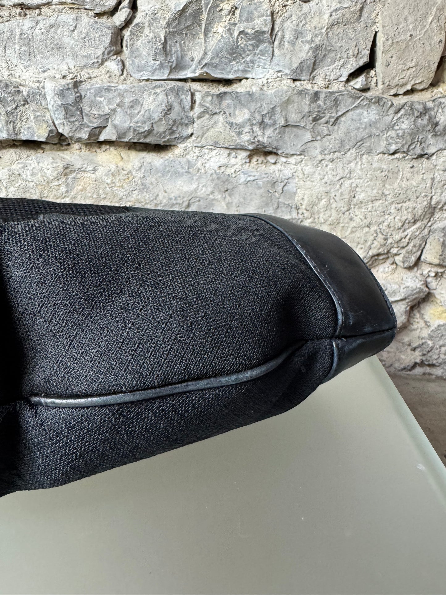 Chanel Tragetasche aus Leinen und Leder – Schwarz