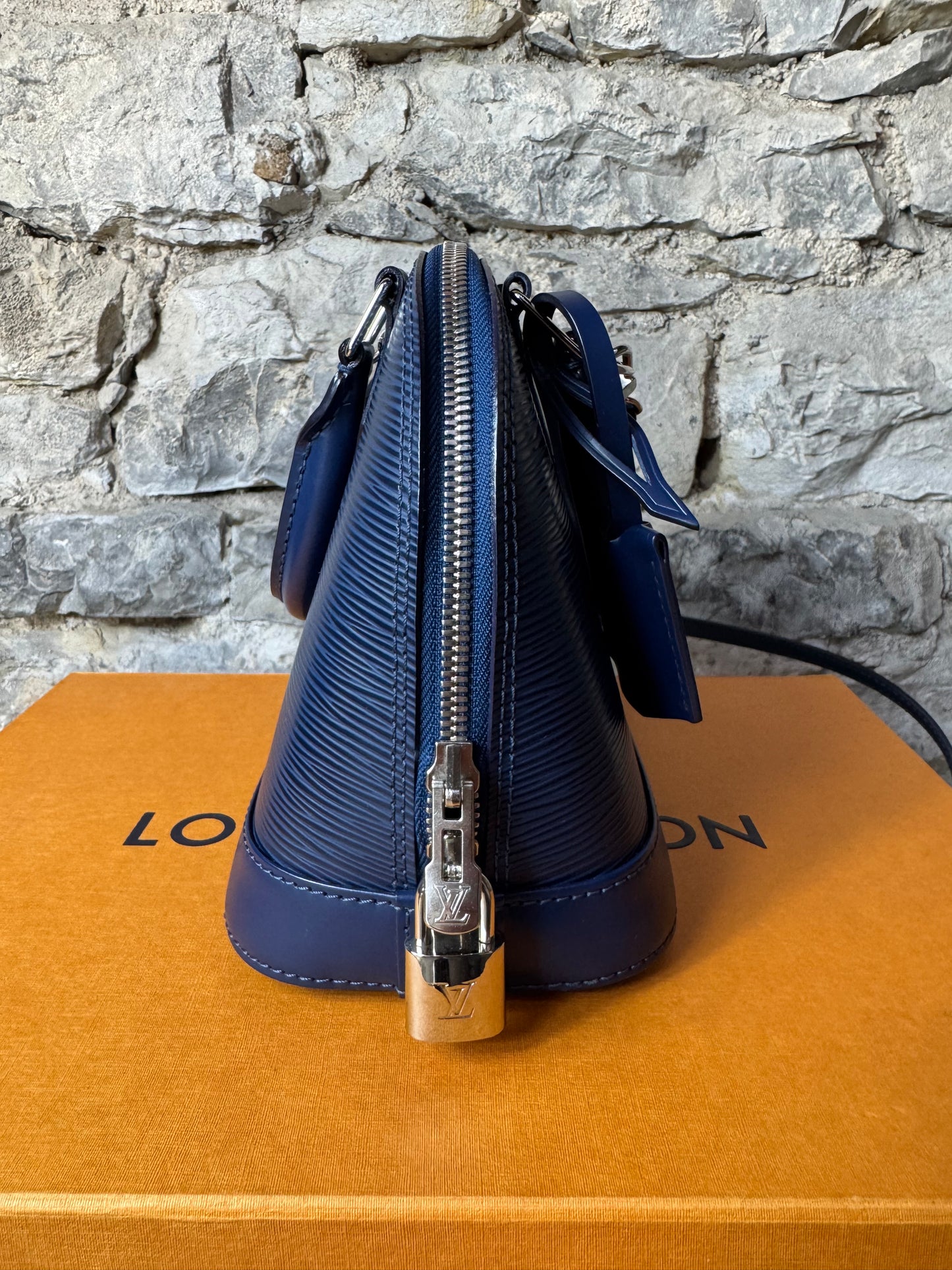 Louis Vuitton Alma BB Epi Leder – Navy Blau