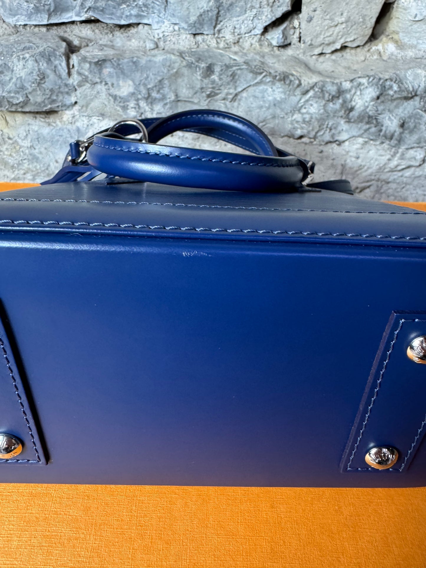 Louis Vuitton Alma BB Epi Leder – Navy Blau