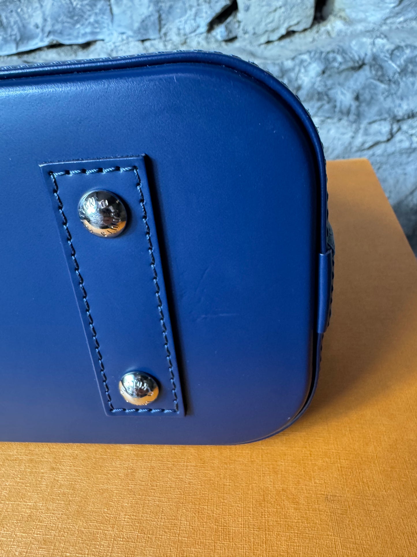 Louis Vuitton Alma BB Epi Leder – Navy Blau